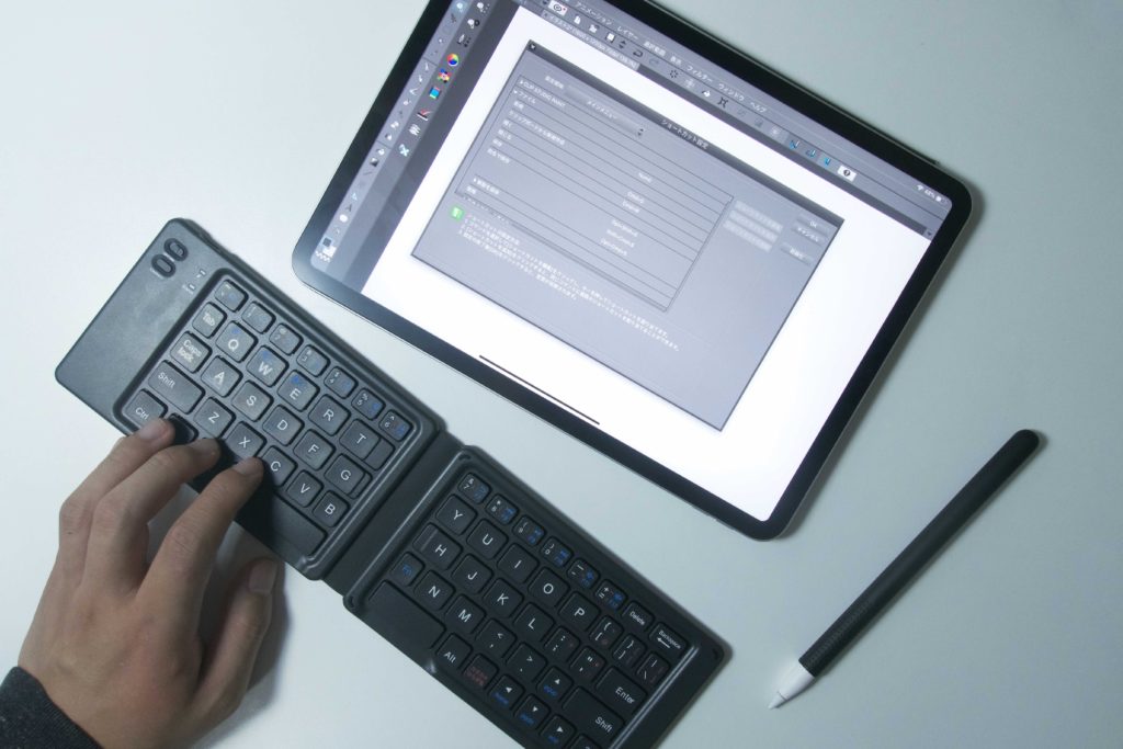 Ipadでイラストを描くときの左手デバイスにも使える万能キーボード コンパクトな折り畳み式bluetooth Keyboard Iclever Ic Bk06 Lite をレビュー Monoplus モノプラス